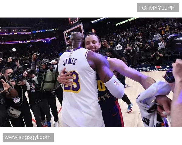 湖人勇士对决回顾2018年圣诞大战精彩瞬间与球员表现分析 湖人勇士对决回顾2018年圣诞大战精彩瞬间与球员表现分析